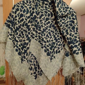 Zenska marama velika.