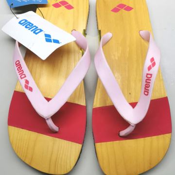 Nove, nenošene drvene Arena japanke