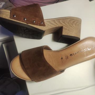 Nove Tamaris kožne klompe vel. 40