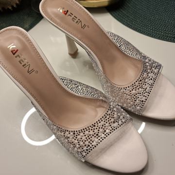 BIJELE PAPUČE - NATIKAČE  BR. 37 - NOVO