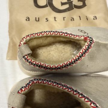 UGG slape