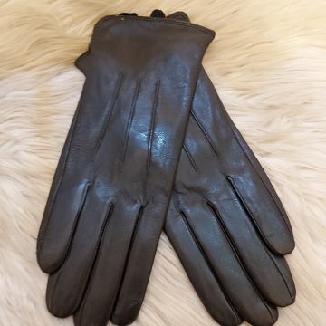 Crne kožne rukavice