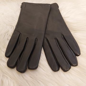 Crne ženske kožne rukavice