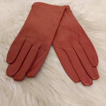 Crvene kožne rukavice