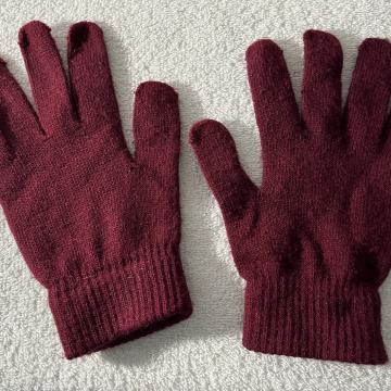 Lot toplih zimskih rukavica 2 +1 gratis