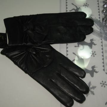 PRAVA KOŽA CRNE RUKAVICE VEL. S I VEL. M - NOVO