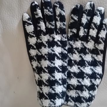 Rukavice nove Benetton crno bijele