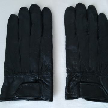 Ženske crne kožne rukavice