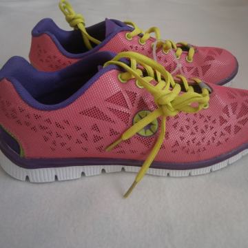 2+1 GRATIS! POTPUNO NOVE, MODERNE TENISICE VEL. 40