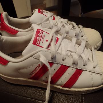 Adidas br 36 kožne kvatetne i udobne tenisice