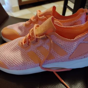 Adidas br.39 kvalitetne udobne tenisice  kao nove