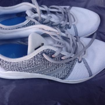 Adidas br.40 kvalitetne udobne tenisice očuvane