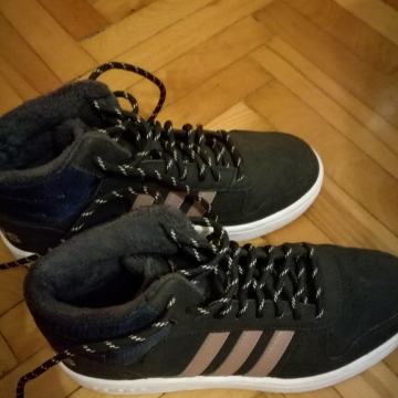 Adidas original..divan dar