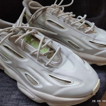 Adidas  OZWEEGO CELOX