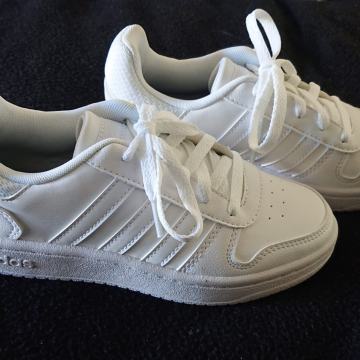 Adidas tenisice bijele originalne- 35,5 broj - Potpuno nove!