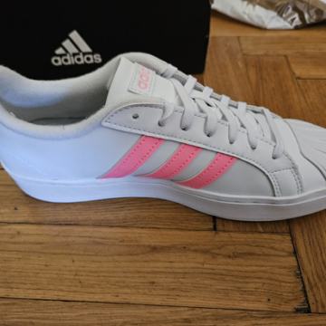 Nove Adidas tenisice