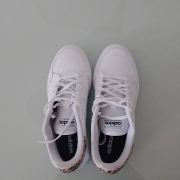 Nove adidas tenisice vel. 40 2/3