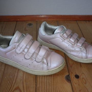 ADIDAS - ŽENSKE LAGANE KOŽNE TENISICE 38,5