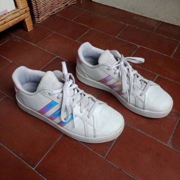 ADIDAS - ŽENSKE LAGANE KOŽNE TENISICE 39