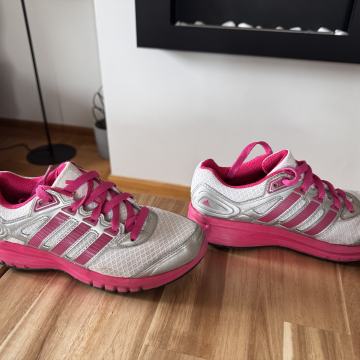 ADIDAS Zenske Tenisice vel.35