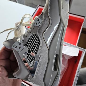 AIR JORDAN 4 RETRO