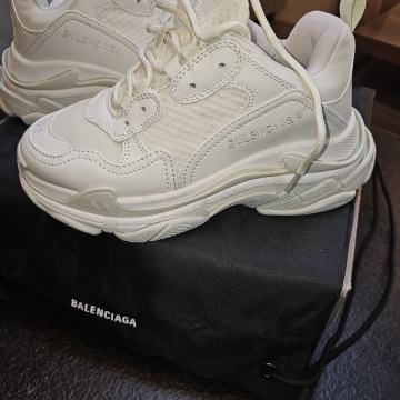 Balenciaga triple S