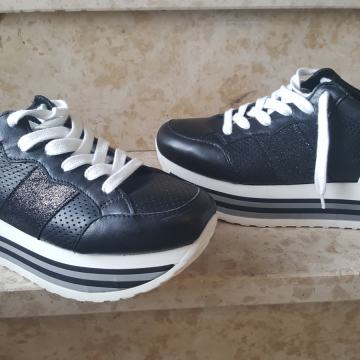 Bata kozne tenisice br 39