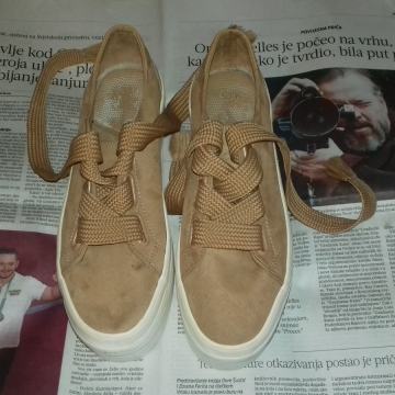 Bershka smeđe ženske patike, veličina 37