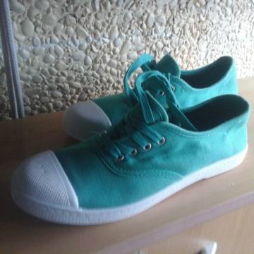 BUG br. 40 nove platnene tenisice