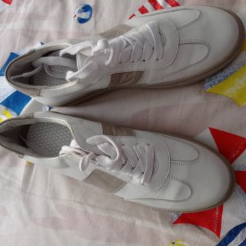 nove bijele tenisice 41