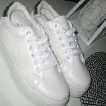 BIJELE TENISICE BR. 36 - NOVO