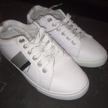 BIJELE TENISICE  BR. 36 -  NOVO