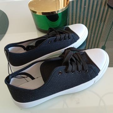 TENISICE  BR. 37 - NOVO