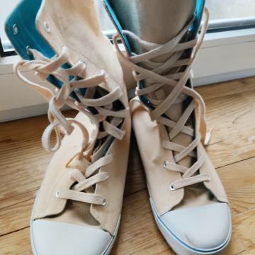 Bijele visoke platnene tenisice broj 41