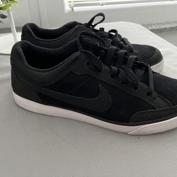 Crne Nike vl. 38,5 / RASPRODAJA