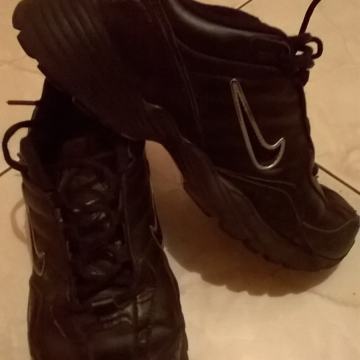 CRNE TENISICE NIKE - VEL.39