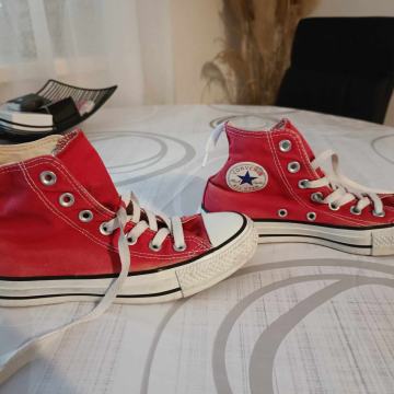 Crvene Converse tenisice