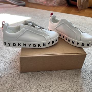 DKNY Tenisice Bashi Slip on edition xx