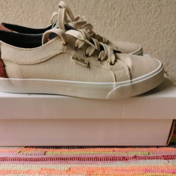 Ellesse, platnene tenisice, br. 39, nove!