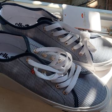 NOVE ELLESSE platnene tenisice  br 39