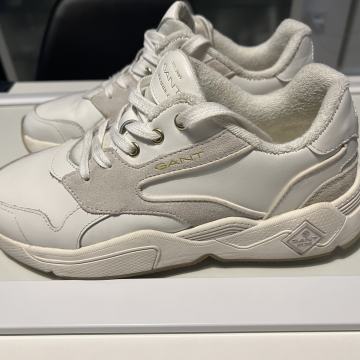 Gant tenisice bijele, kožne. Veličina 38