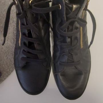 Geox tenisice sa zlatnim detaljima 39,kao nove