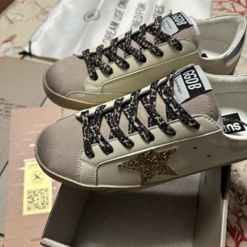 Golden goose novo zapakirano cijena nije FIX