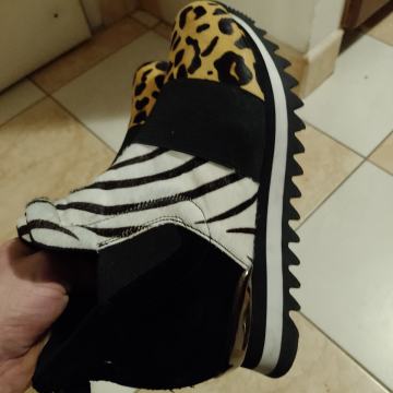 Golseppo br.40 kvalitetne kožne tenisice sa uzorkom