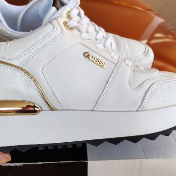 Guess bijele tenisice vel. 40