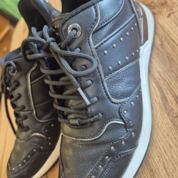 Guess kožne tenesice, br. 39