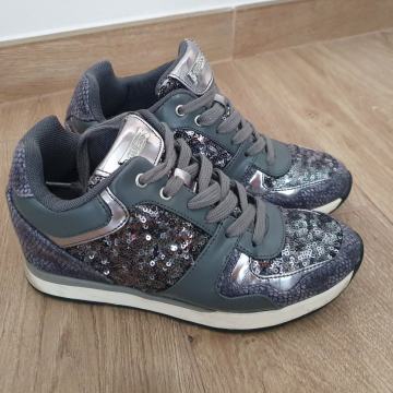 GUESS tenisice sa povišenom petom br. 37