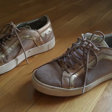 Guliver kozne tenisice br  38