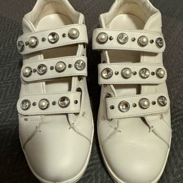 Jimmy Choo tenisice bijele boje.