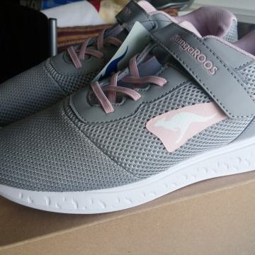 NOVE KANGAROOS TENISICE